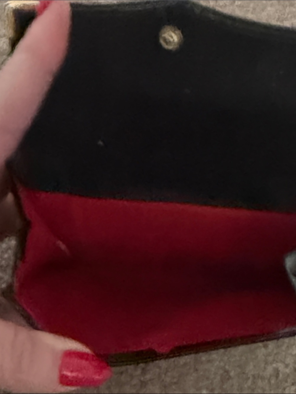 Gucci Black Wallet with Gold Double G Accent - Picture 6 of 7